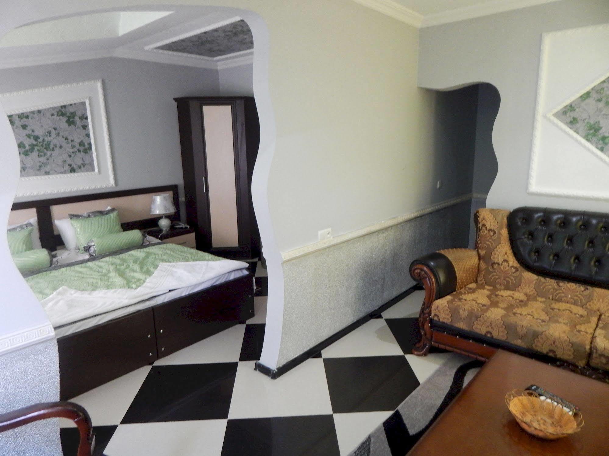 Lux Palace Hotel คูทายสิ ภายนอก รูปภาพ